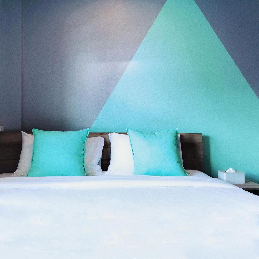 Into The Town Hotel 3*